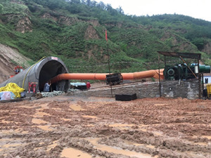 礦建二公司車(chē)村項(xiàng)目部搶抓工期冒雨搶修井筒底板獲贊譽(yù)