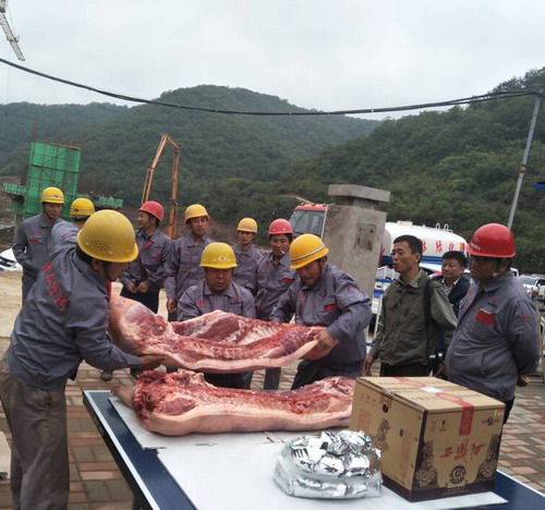 銅川分公司黨政工看望慰問(wèn)滑模施工一線職工