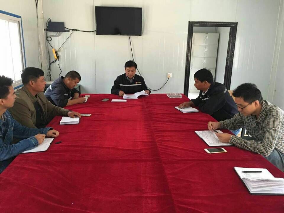 礦建二公司車(chē)村項(xiàng)目部黨支部組織學(xué)習(xí)寧董事長(zhǎng)講話精神