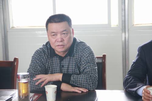 陜煤集團總經(jīng)理助理、建設集團聯(lián)合黨委書記、董事長寧興剛節(jié)日期間深入銅煤公司施工生產(chǎn)一線視察慰問