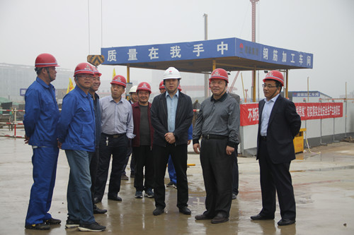 陜煤集團總經(jīng)理助理、建設集團聯(lián)合黨委書記、董事長寧興剛一行蒞臨天工公司陜煤研究院西安總部工地視察指導工作