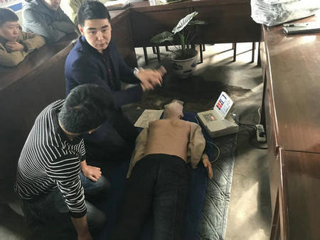 洗選煤運營公司開展模擬人現(xiàn)場緊急救護基礎知識講解