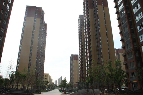 天工公司土建十一項(xiàng)目部承建的曲江羊頭鎮(zhèn)村安置小區(qū)1標(biāo)段工程通過防雷接地、人防兩項(xiàng)專項(xiàng)驗(yàn)收