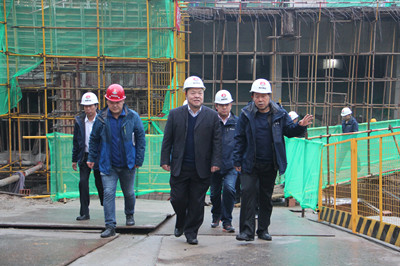 建設(shè)集團(tuán)董事長寧興剛深入漢中分公司天漢坊項(xiàng)目視察指導(dǎo)工作