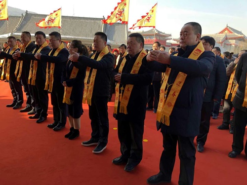 寧興剛董事長一行赴潼關(guān)古城參加迎春鳴鐘祈?；顒?></div>
                                <div   id=