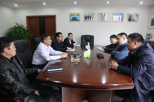 秦漢開發(fā)建設公司副總經(jīng)理楊海寧一行來建設集團座談