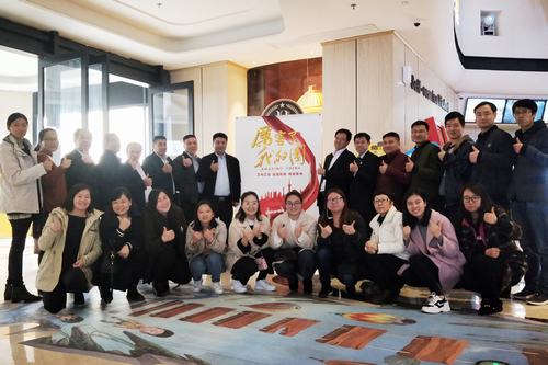 礦建二公司組團(tuán)觀看《厲害了，我的國》 為祖國打CALL