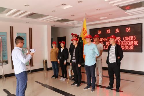 彰顯青春 關(guān)愛老人