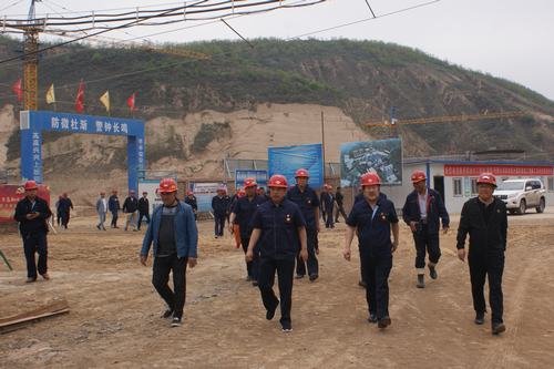 延能集團(tuán)黨委書(shū)記、董事長(zhǎng)劉浩興一行蒞臨視察陜煤建設(shè)集團(tuán)礦建二公司車村項(xiàng)目部