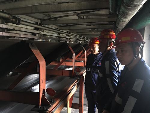 洗選煤運(yùn)營公司檸條塔運(yùn)營項(xiàng)目部機(jī)電運(yùn)輸安全生產(chǎn)專項(xiàng)活動(dòng)正在進(jìn)行中