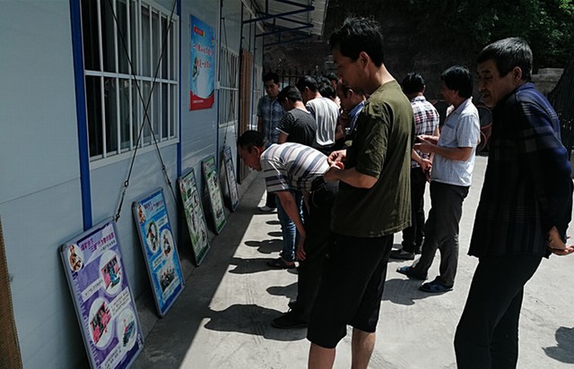 礦建三公司雙龍項(xiàng)目部開展安全生產(chǎn)“五個(gè)一”宣傳教育活動(dòng)