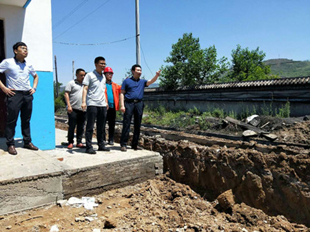 大佛寺礦領(lǐng)導蒞臨陜煤建設(shè)天工公司機電安裝一部施工現(xiàn)場指導工作