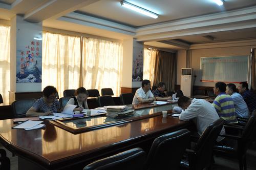 陜煤建設(shè)副總師王民福一行蒞臨韓城分公司對機電專項整治活動進行檢查指導