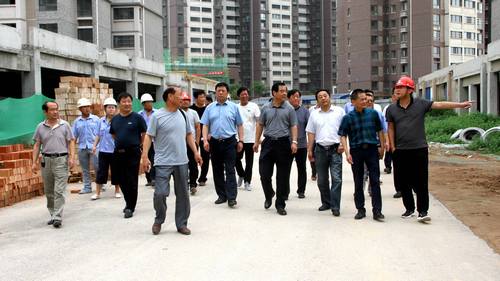 銅川礦業(yè)公司領導深入銅煤1#、2#小區(qū)施工現(xiàn)場調研指導項目建設工作