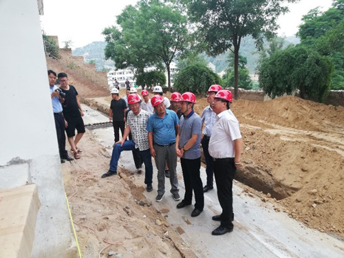 陜煤集團總經理助理、榆林合力產業(yè)扶貧公司董事長范京道蒞臨陜煤建設天工公司清澗紅棗深加工項目視察指導工作