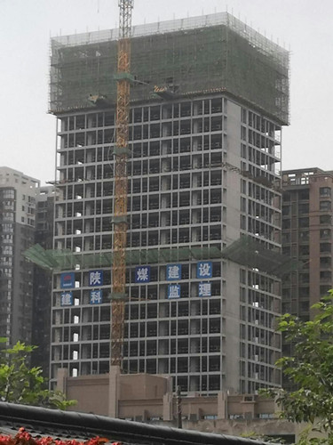 陜煤建設天工公司雅荷項目部奮力沖刺雅荷中央廣場1、2#樓封頂