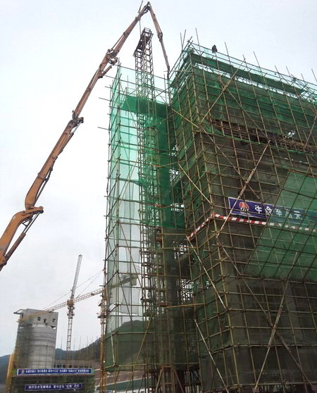 陜煤建設銅川公司冶坪煤礦矸石倉工程主體結(jié)構(gòu)順利封頂