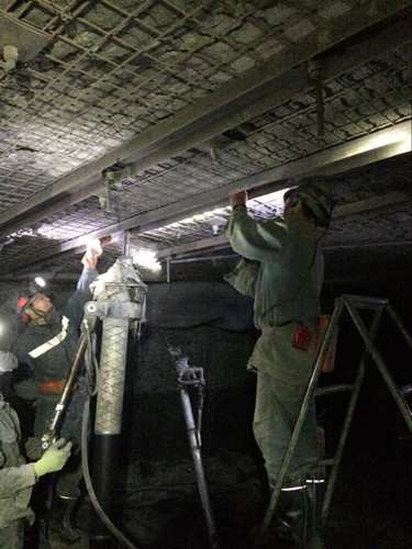 陜煤建設(shè)天工公司瑞能礦建項目部提前一周完成110運輸順槽回采搬家倒面