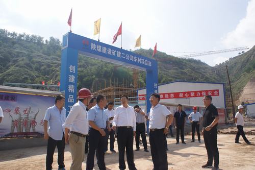 延安市委副書記、市長薛占海蒞臨陜煤建設(shè)礦建二公司車村項(xiàng)目調(diào)研