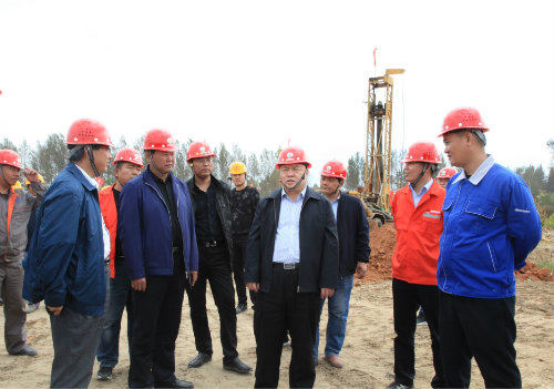 情暖“雙節(jié)”送祝福 凝心聚力鼓干勁