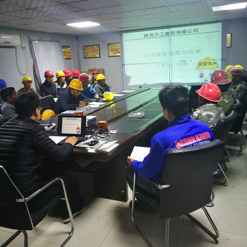 陜煤建設天工公司送安全生產(chǎn)知識到一線