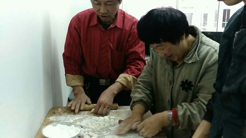 建設集團各單位:情暖冬至 餃子飄香