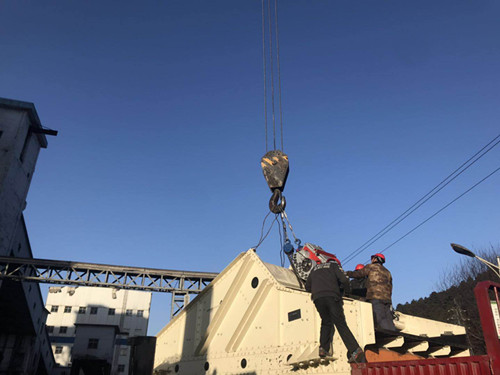 陜煤建設(shè)機電安裝公司黃陵建莊工地：“干完，大年三十回家！”