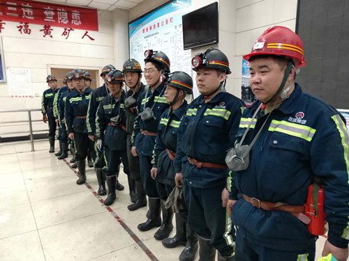 春節(jié)，堅守是最美“敬業(yè)?！?></div>
                                <div   id=