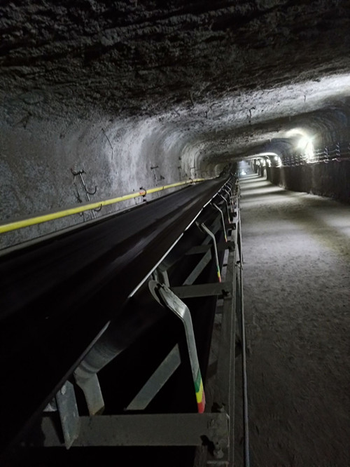 陜煤建設(shè)機電安裝公司承建的沙梁煤礦42煤大巷帶式輸送機安裝一次調(diào)試成功