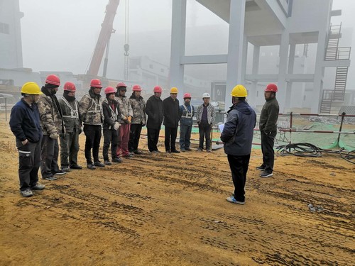 陜煤建設(shè)銅煤公司承建的曹家灘礦井主廠房至矸石倉、主廠房至煤泥卸載點帶式輸送機棧橋工程順利吊裝