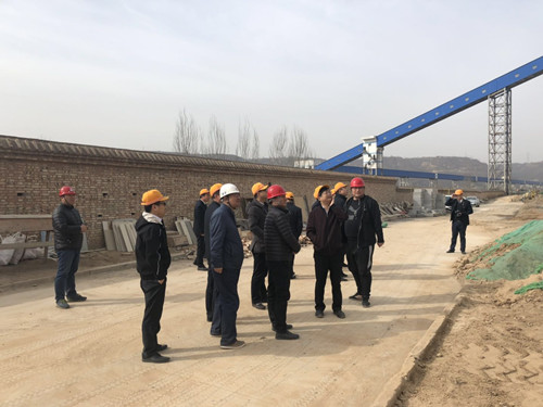 彬長集團(tuán)黨委副書記高會岐一行深入陜煤建設(shè)天工公司土建七部鐵運公司項目檢查指導(dǎo)工作