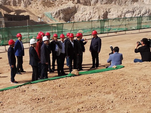 銅川市委書記楊長亞一行蒞臨陜煤建設銅煤公司承建的年產20萬噸固體廢物收集、貯運及預處理項目檢查指導工作