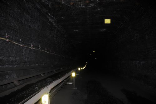 陜煤建設(shè)掘進公司：北翼項目部3-1煤輔運大巷反掘精準貫通