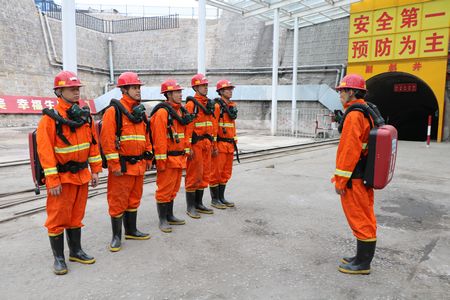 陜煤建設(shè)天工公司各項(xiàng)目部舉行應(yīng)急演練根植員工安全意識