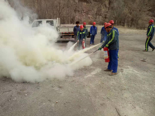 陜煤建設(shè)機(jī)電安裝公司酒鋼項目部開展消防應(yīng)急演練