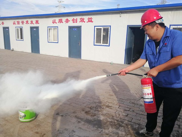 陜煤建設(shè)路橋分公司各項(xiàng)目部積極開(kāi)展應(yīng)急演練活動(dòng)