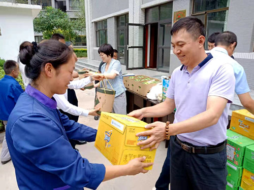 陜煤建設(shè)公司：高溫慰問送清涼，防暑降溫暖人心