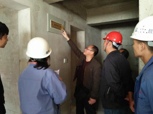 陜煤建設(shè)銅煤公司第三項(xiàng)目部承建的銅煤一號雪松林4、5#樓順利通過竣工驗(yàn)收