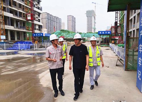 劉合理深入藍(lán)山水岸住宅項目現(xiàn)場檢查指導(dǎo)工作