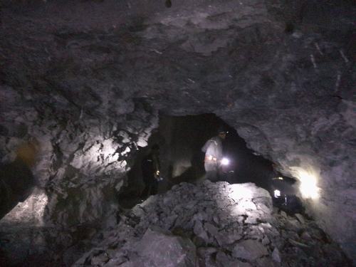 陜煤建設礦建二公司車村項目部井底行人聯(lián)絡巷實現(xiàn)精準貫通