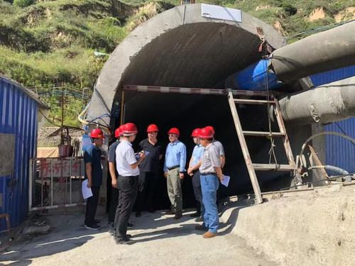 子長市人大副主任強(qiáng)琪蒞臨陜煤建設(shè)礦建二公司車村項目部開展調(diào)研