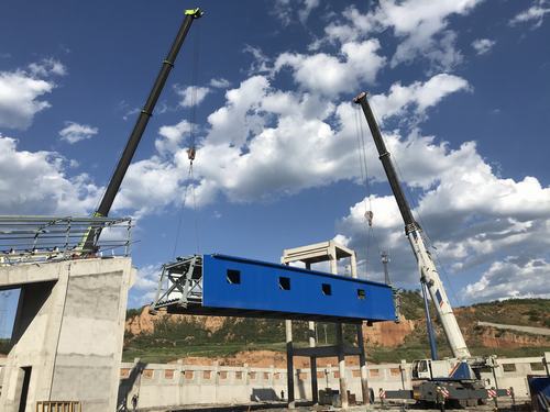 陜煤建洗選煤運營公司安裝第五項目部：棧橋鋼結構吊裝順利完成