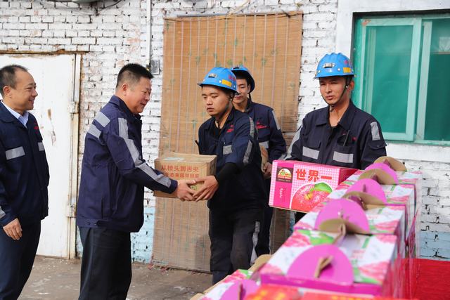 陜煤建設(shè)洗選煤運(yùn)營(yíng)公司：中秋慰問暖人心，濃濃溫情話關(guān)懷