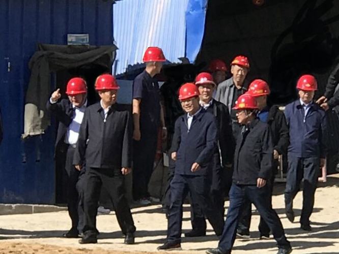 延安市委書記徐新榮蒞臨礦建二公司車村項目部調(diào)研