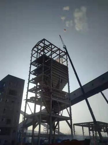 陜煤建設(shè)韓城分公司神木燕家塔煤炭物資集運公司裝車站工程順利封頂