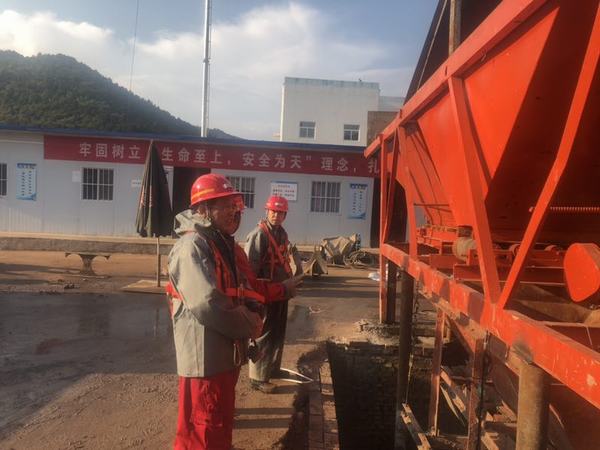 陜煤建設(shè)礦建二公司“保平安迎大慶”，大力開(kāi)展節(jié)前安全大檢查