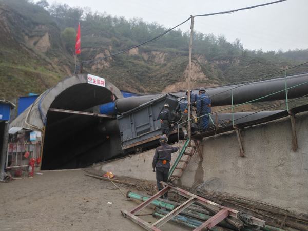 陜煤建設礦建二公司車村項目部給煤機順利入井