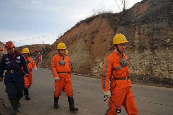 陜煤建設(shè)掘進公司：加強一通三防管理確?！鞍偃瞻踩?></div>
                                <div   id=