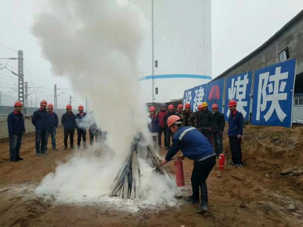 陜煤建設(shè)韓城分公司土建五項(xiàng)目部全力打響年終冬期施工攻堅(jiān)戰(zhàn)