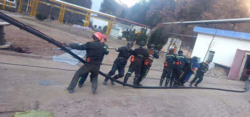 陜煤建設(shè)機(jī)電安裝公司：一天的忙碌